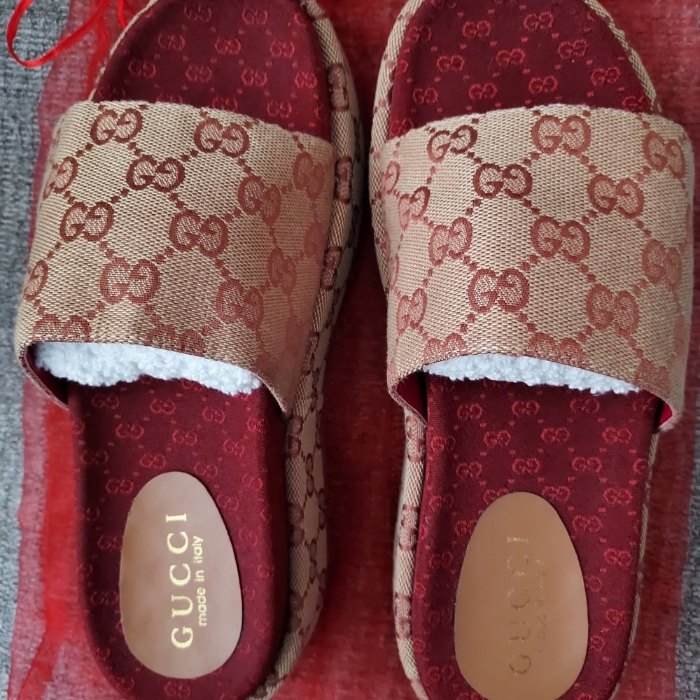 Gucci slide on